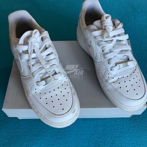 Nike Women White Low-Top Sneakers